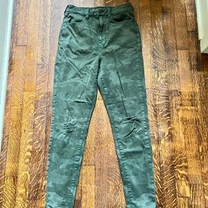 NWOT American Eagle Camo Curvy Jeggings